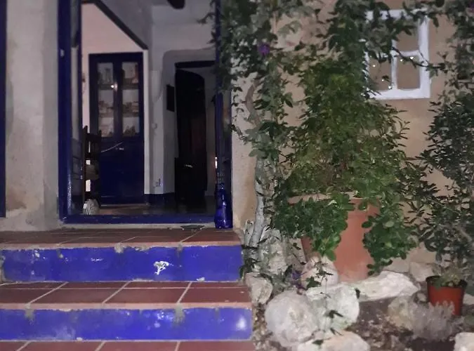 Little Vine Hotel