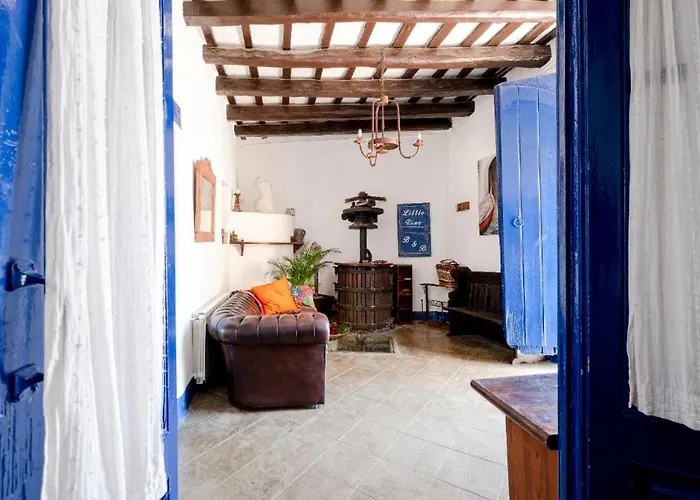 Little Vine Hotel