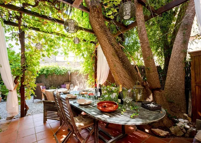 Little Vine Hotel *